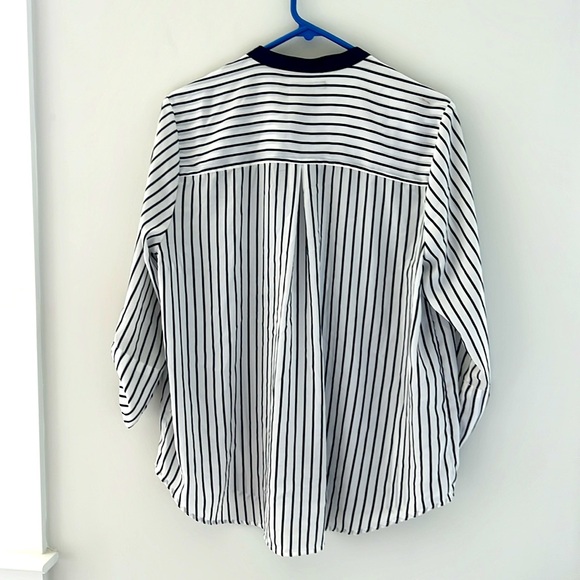Tommy Hilfiger Women’s button up silky blouse size XL - Picture 2 of 4